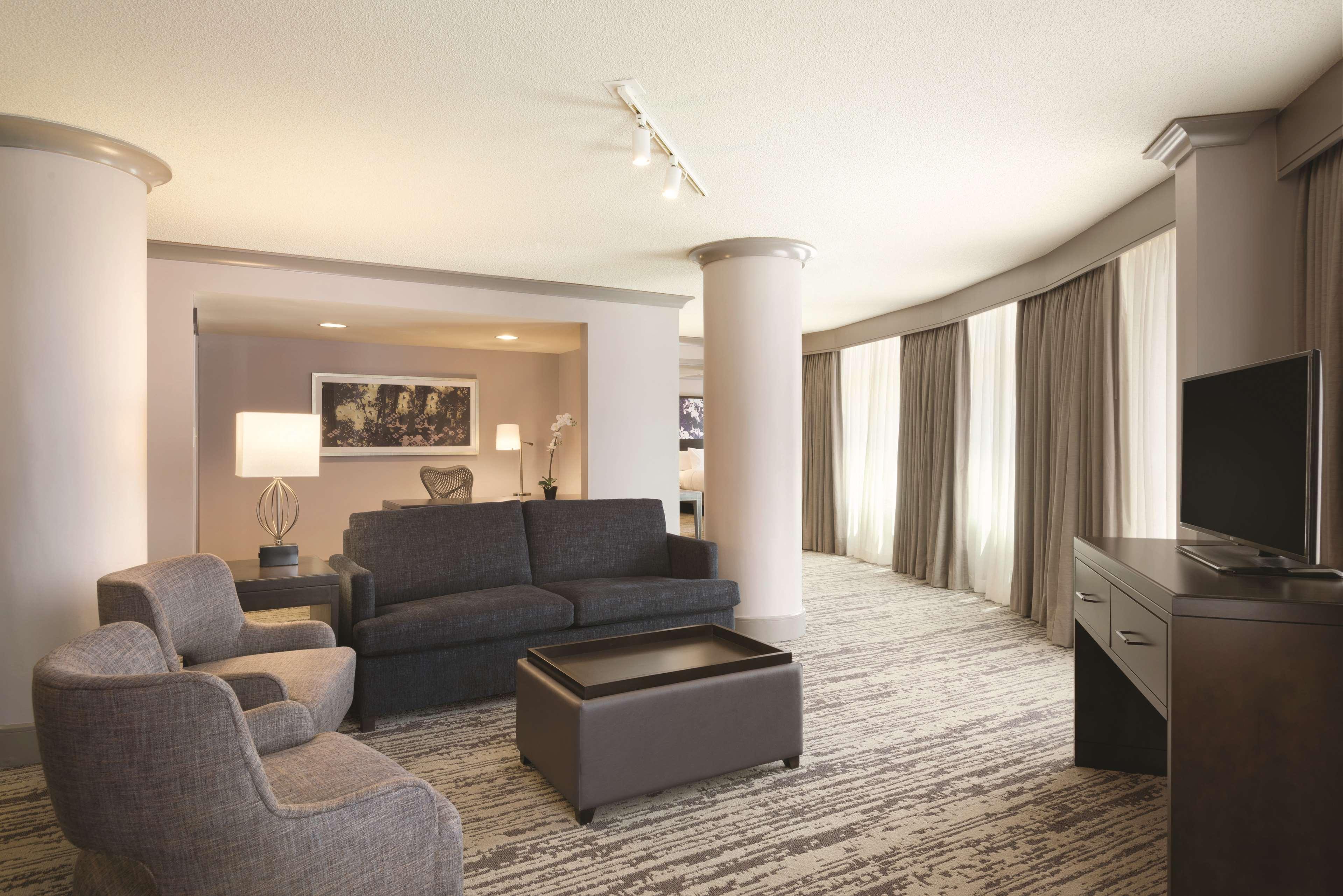 Embassy Suites By Hilton Atlanta At Centennial Olympic Park Екстериор снимка