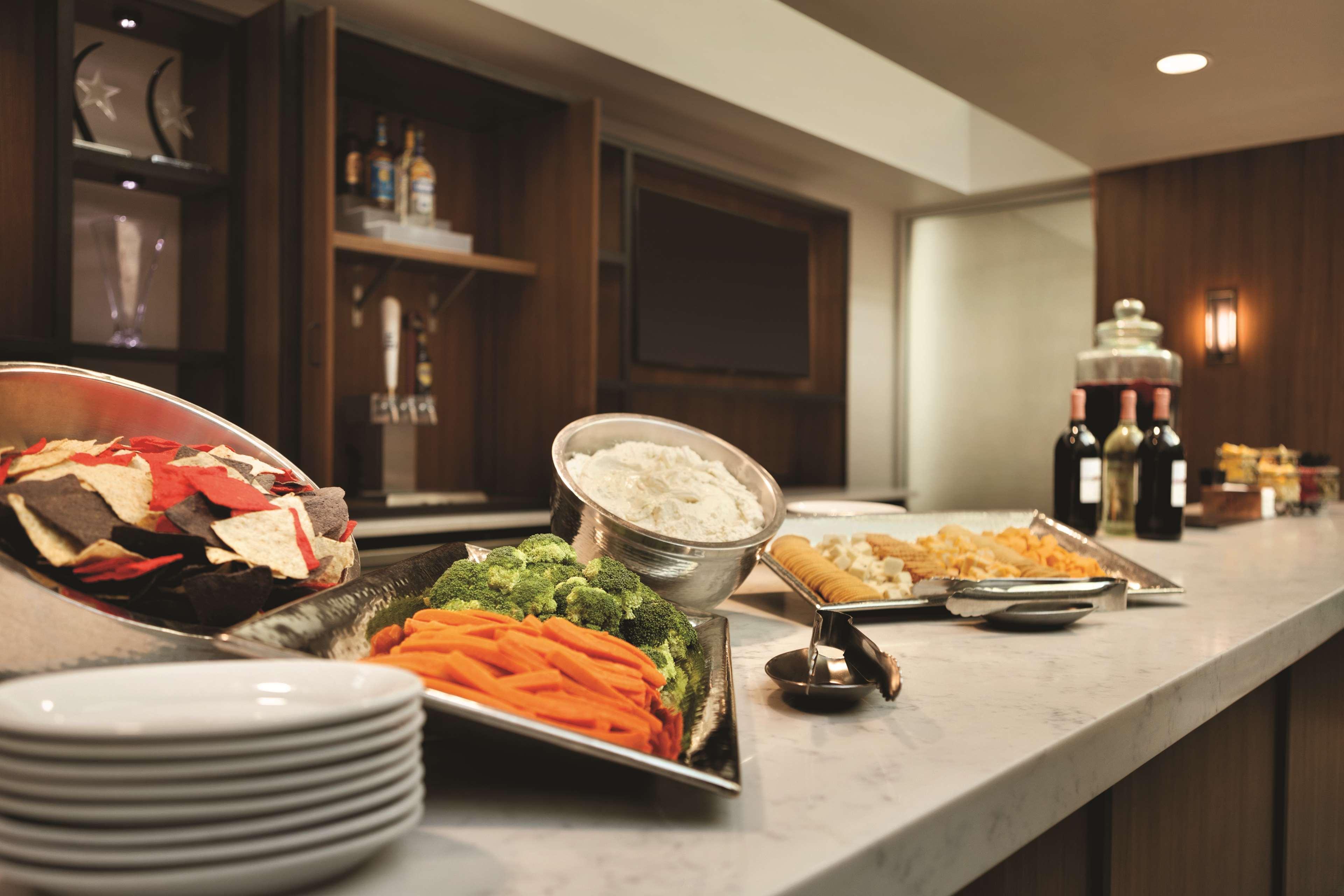 Embassy Suites By Hilton Atlanta At Centennial Olympic Park Екстериор снимка