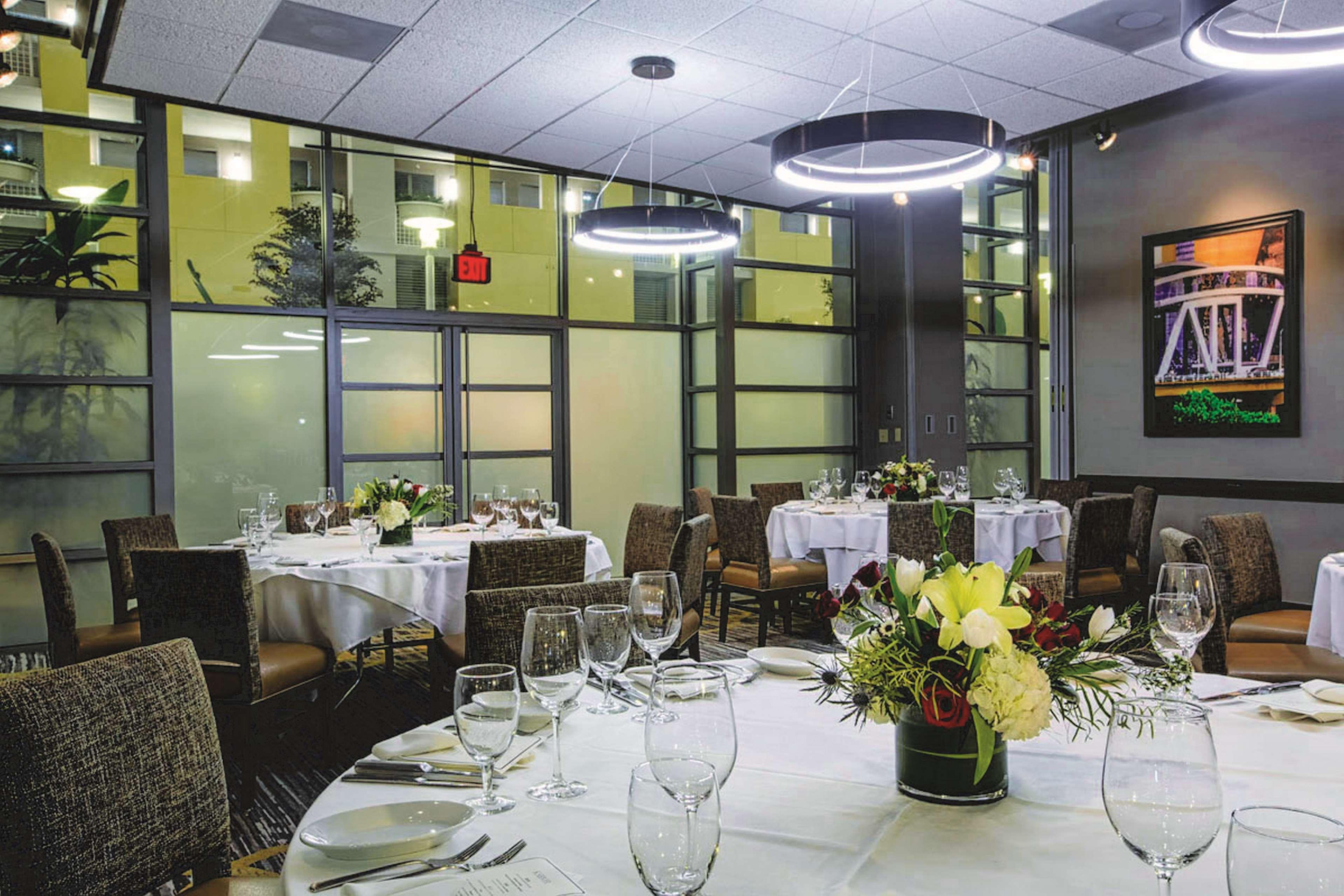 Embassy Suites By Hilton Atlanta At Centennial Olympic Park Екстериор снимка